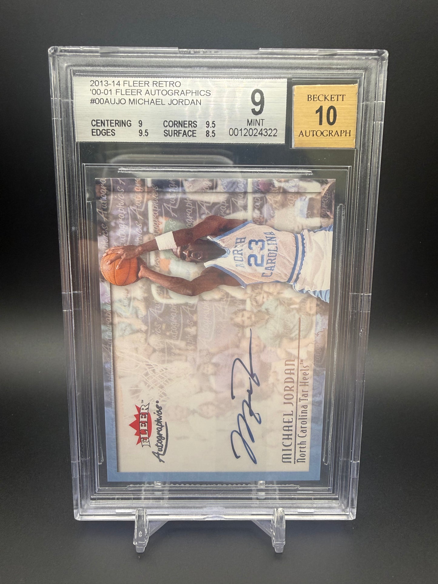 2013-14 FLEER RETRO '00-01 FLEER AUTOGRAPHICS #00AUJO MICHAEL JORDAN AUTO BGS 9 AUTO 10